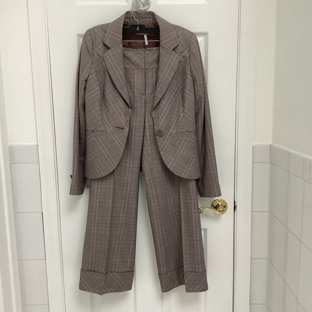 Classic wide leg plaid pant suit, great for interviews!